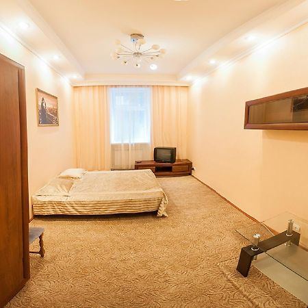 Апартаменти Вул Кониського 5 На 6 Осіб Біля Медичного Університету Leópolis Exterior foto