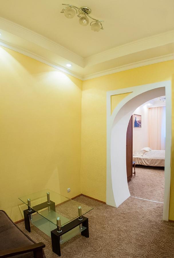 Апартаменти Вул Кониського 5 На 6 Осіб Біля Медичного Університету Leópolis Exterior foto
