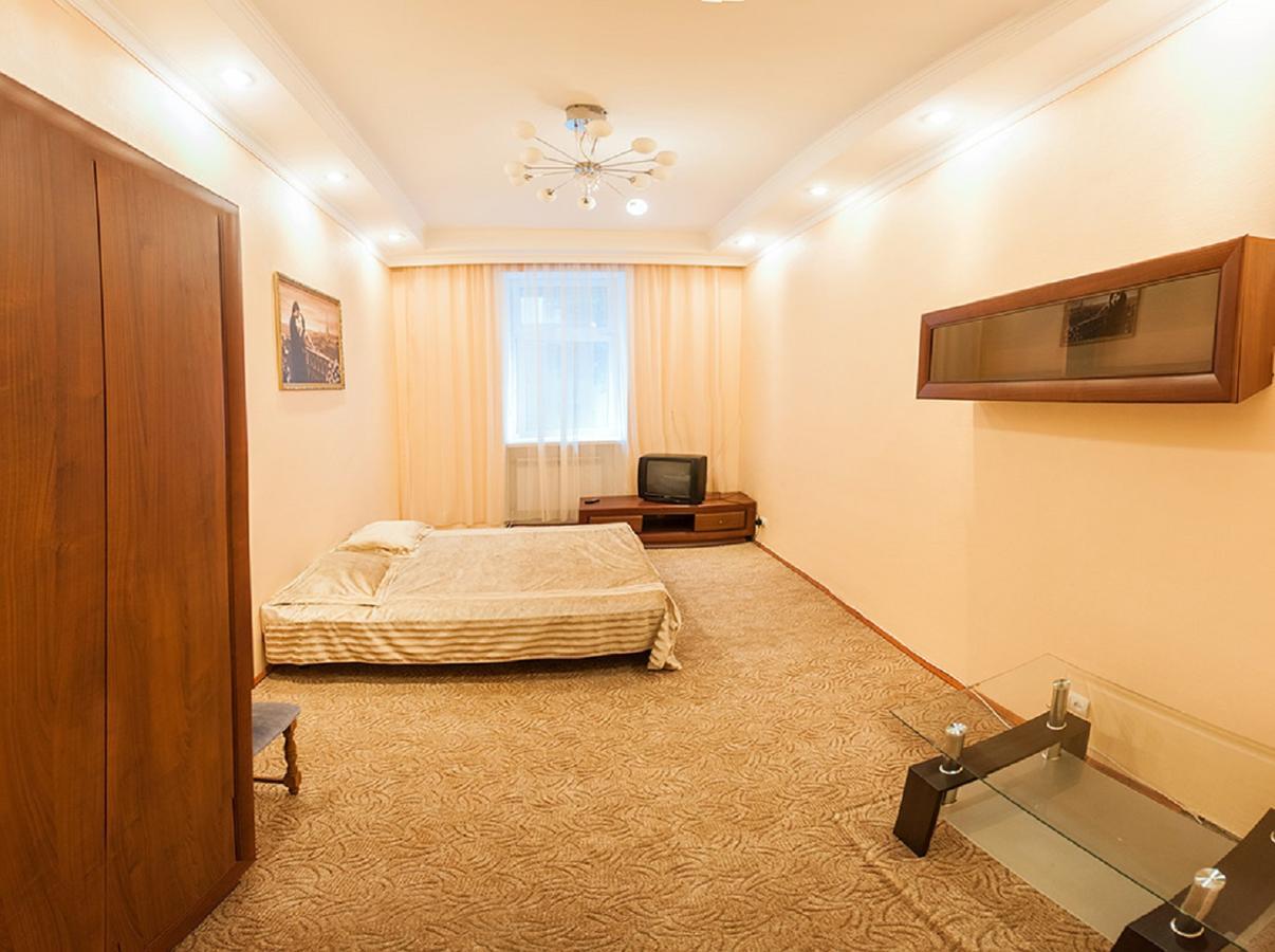 Апартаменти Вул Кониського 5 На 6 Осіб Біля Медичного Університету Leópolis Exterior foto